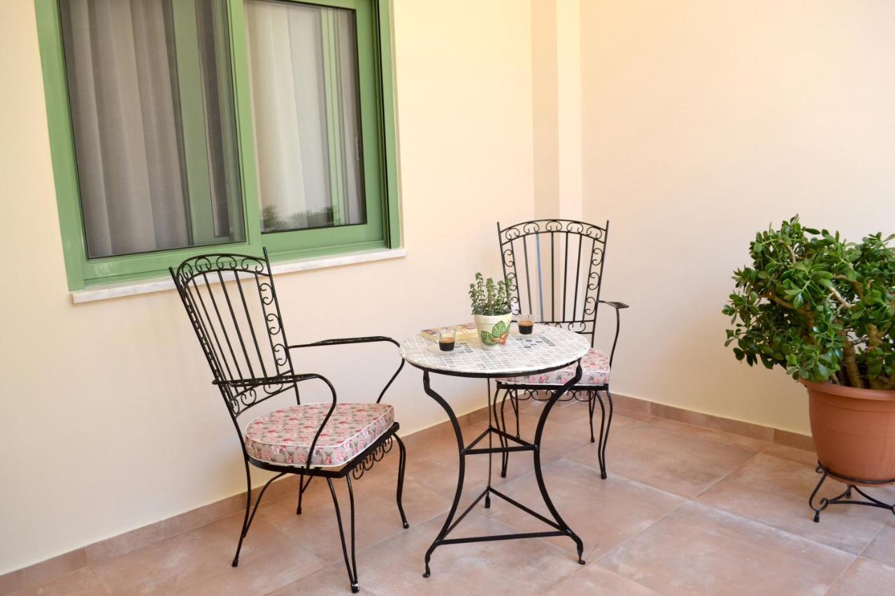 Yannis Guest House Aegina Bagian luar foto